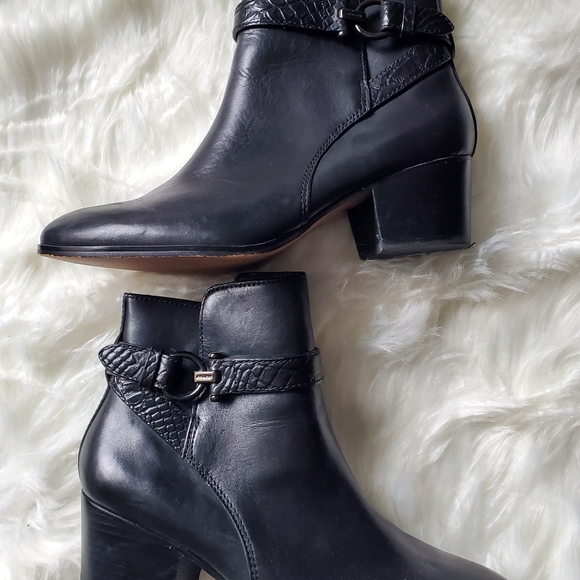 Women's Ankle Booties - Picture 4 of 7